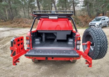Paragolpe trasero con soporte de rueda y con soporte bidon Ford Ranger 2012-2022